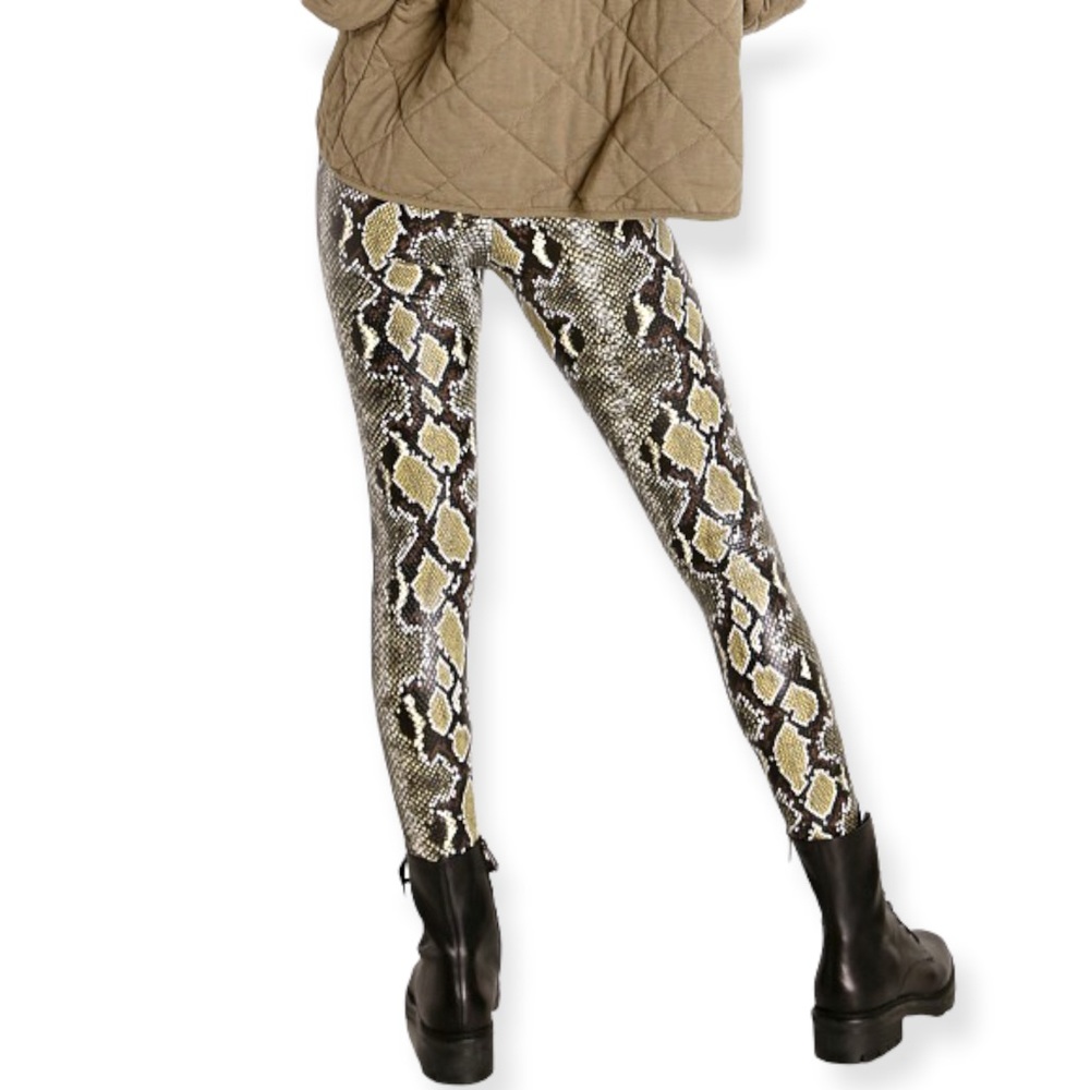 Commando Snake Print Leggings in Black, Gray & Yellow - Picture 4 of 16